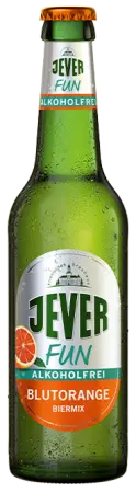 Eine grüne Flasche mit orangefarbener Etikettierung für einen alkoholfreien Biermix steht abgebildet.