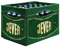 Ein grüner Getränkekasten mit 24 - 0,33 Liter Flaschen Jever Fun 0,0. Die Flaschen haben blaue Deckel.