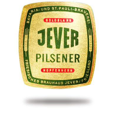 Ein grünes Etikett eines Pilsner-Bieres zeigt den Namen des Brauhauses und eine Geschmacksbeschreibung.