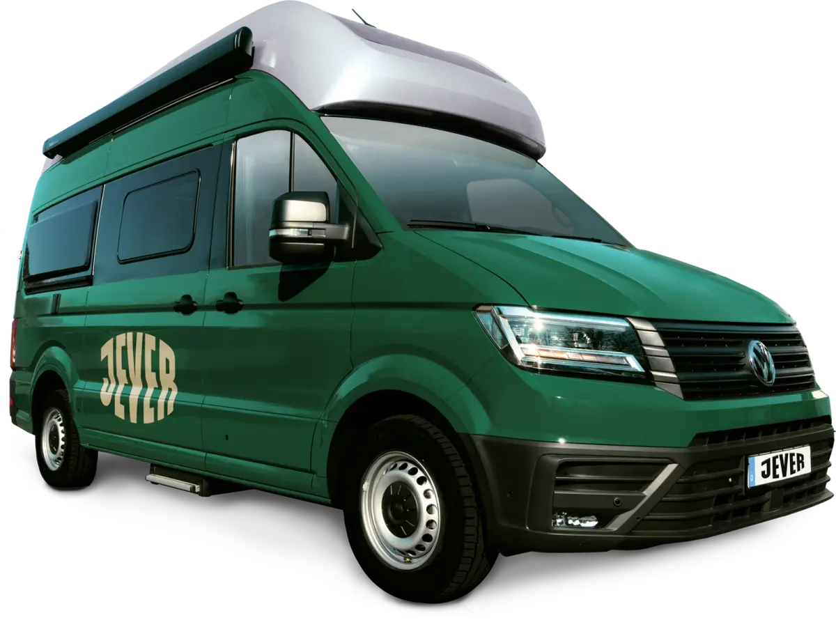 Ein grüner Volkswagen Grand California 600 Campervan mit Jever-Logo.