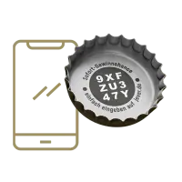 Stilisiertes Handy mit goldenen Konturen, darüber Unterseite eines Kronkorkens mit alphanumerischem Gewinncode und Teilnahmehinweis.